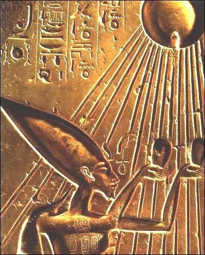 Quel Dieu Akhenaton considérait-il comme l'Unique ?