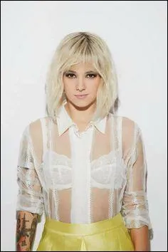 Qui chante "Blonde" ?