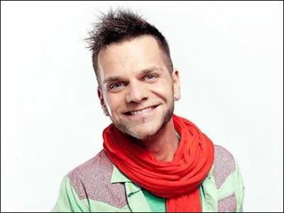 Qui chante "Dis-moi oui' ?