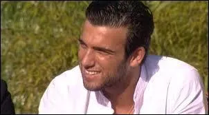 Quel sport Aymeric pratique-t-il ?