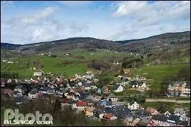 Orbey, village alsacien de l'arrondissement de Ribeauvillé, se situe dans le département ...
