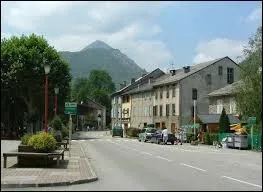 Nous circulons dans la commune Ariégeoise de Vicdessos. Nous sommes en région ...
