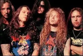 Ce combo californien s'est formé en 1983 à Los Angeles. Derrière la batterie, l'immense Gene Hoglan martèle sans relâche. Ce groupe a sorti des albums tels que "Darkness Descends", "We Have Arrived" et "Leave Scars". Ce groupe porte le nom de :