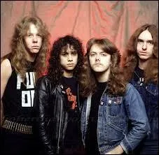 Mondialement connu, ce groupe fondé en 1981 par James Hetfield et Lars Ulrich, a vendu des millions d'albums depuis le début de sa carrière. Parmi leurs productions, on trouve des albums tels que "Ride the Lightning", "Kill 'Em All" ainsi que "Master of Puppets". Ce combo se nomme :