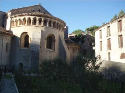 Dans quel département serez-vous en admiration devant le remarquable chevet de l'église romane de Saint-Guilhem-le-Désert ?