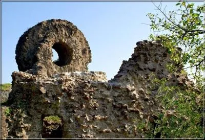 Dans quel département aurez-vous l'occasion de découvrir l'Oeil de la Sorcière dominant la ville de Thann ?