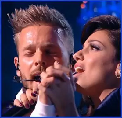 Avec quel chanteur a-t-elle chanté dans "Envole-moi" ?