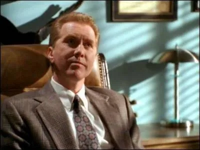 En quoi se transforme le maire dans la saison 3 ?