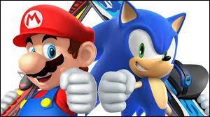 Que tiennent Mario et Sonic ?