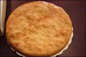 Quel nom porte ce gâteau franc-comtois à base de fruits secs, de pommes et de noisettes ?