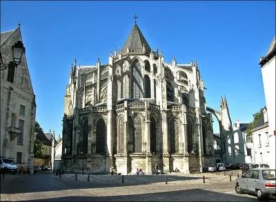 Quel département n'est pas frontalier de celui de l'Indre-et-Loire ?