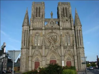 De ces quatre départements, lequel ne touche pas la Manche ?