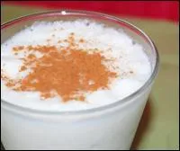 Préparée avec du lait, des blancs d'ufs, du sucre et de la cannelle, cette boisson est très consommée en été car elle se boit froide ou granitée.
