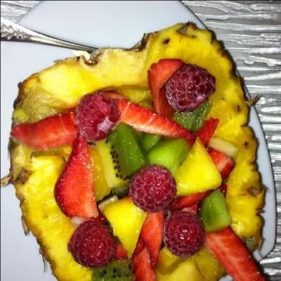 Quels fruits entrent dans la composition de cette salade de fruits ?