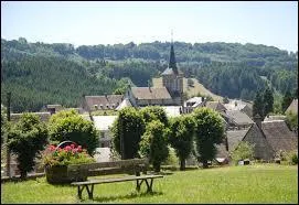 Je vous emmène à Saint-Sauves-d'Auvergne, commune située en région ...