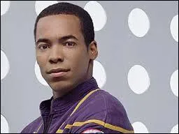 Dans quel épisode voit-on, pour la première fois, l'écran de Travis ?