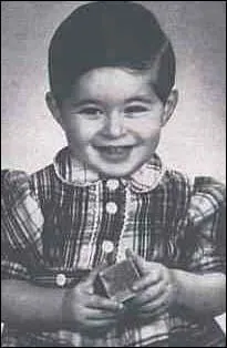 Quelle célébrité se cache sous cette photo d'enfant ?