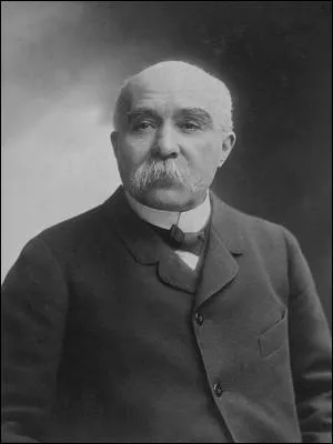 Surnommé "le Tigre" ou encore "le Père la Victoire", Georges Clemenceau fut ministre de la guerre et président du conseil des ministres (chef du gouvernement) de 1917 à 1920. Qui était alors le président de la République française  ?