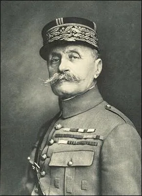 Parmi ces quatre villes, laquelle ne possède pas d'avenue au nom du maréchal Foch,  commandant en chef des forces alliées sur le front de l'Ouest durant la Première Guerre mondiale ?