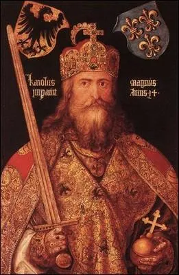 Charles 1er, plus connu sous le nom de Charlemagne, fut roi des Francs à partir de 768. Par la suite il fut couronné empereur d'Occident à Rome par le pape Léon III. À quelle date eut lieu ce couronnement impérial  ?