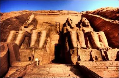 Dans quelle ancienne province d'Égypte se trouve le temple d'Abou Simbel ?