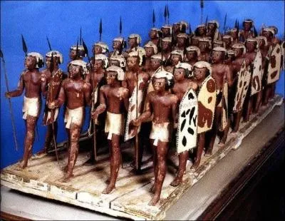 Pour renforcer son potentiel militaire, il ajoute une quatrième armée aux trois déjà existantes (Amon, Rê, Ptah) : de quelle division armée s'agit-il ?