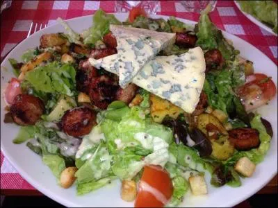 Quelle est cette salade, très appétissante et nourrissante ?