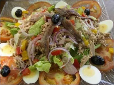 Quelle est cette salade que l'on pourra accompagner d'un vin de Bandol ?