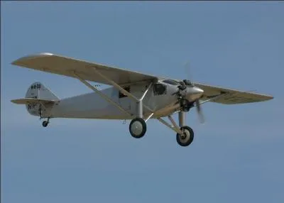 Comment s'appelait l'avion de Lindbergh lors de sa traversée de l'Atlantique en 1927 ?