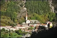 Je vous emmène à Prads-Haute-Bléone, village Bas-Alpin situé en région ...