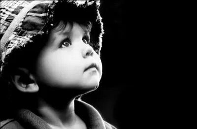 Qui terminait sa chanson par les mots "Ecoute moi, elle n'est plus là, non ne pleure pas " ?