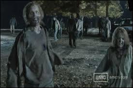 Saison 2 : Qui meurt pendant l'invasion de zombies dans l'épisode final ?