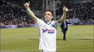 Contre quel club a-t-il joué pour la première fois pendant la saison 2014-2015 ?