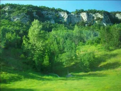 Comment se nomme la péninsule de forme triangulaire située au nord-ouest de la Croatie ?
