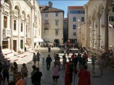 Split est la deuxième ville de Croatie. De quel empereur romain pourrez-vous y visiter le palais ?
