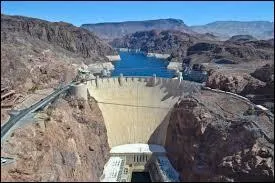 Quel nom, qui est aussi celui d'un Président des États-Unis, porte l'immense barrage construit sur le Colorado à proximité de Las Vegas ?