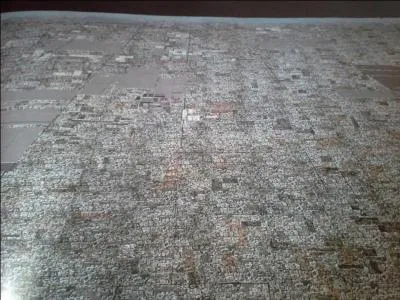 Les prises de vue en haute altitude de l'étoile noire nécessitèrent beaucoup de détails. Afin de gagner du temps dans la construction de la maquette de l'étoile, on décida alors de couvrir sa surface...