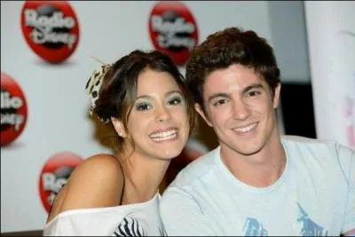 Violetta va-t-elle embrasser Maxi ?