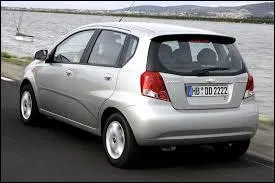 Née sous le logo Daewoo, celle-ci porte le logo Chevrolet. Mais le nom ne change pas. Cette voiture est une ...