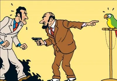 Quel est le nom de l'homme habillé en marron ?