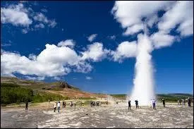 Lequel de ces noms désigne un célèbre geyser islandais ?