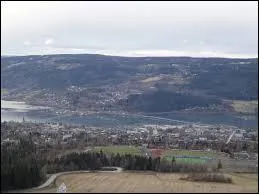 Quel nom porte le plus grand lac de Norvège ?