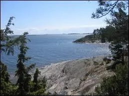 Dans quel pays pourrez-vous vous promener sur les rives du lac Vanern ?