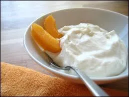 Le skyr est une préparation de fromage blanc ayant plutôt la consistance d'un yaourt que l'on peut déguster au petit-déjeuner ou comme dessert, mais de quel pays est-ce une spécialité ?