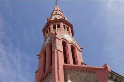 Quel clocher vous permet de contempler le marais briéron ?