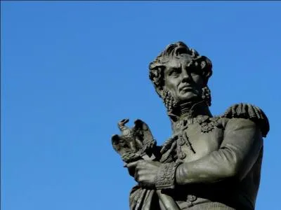 Quel général d'Empire est né à Nantes ?
