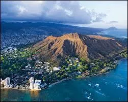 Sur quelle île se trouve Honolulu, capitale de l'État américain d'Hawaï ?