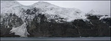 À quel pays européen appartient l'île Bouvet située dans l'Atlantique Sud ?