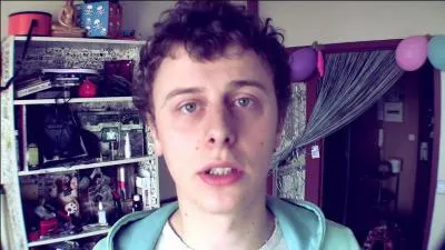 Quel est le nom de sa première vidéo ?