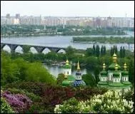 Une des ancienne région de ce pays est la Crimée, quelle est la capitale de ce pays ?